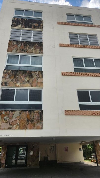 For Rent: $2,550 (2 beds, 2 baths, 929 Square Feet)