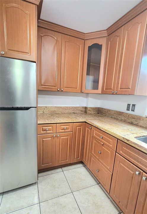 For Rent: $2,550 (2 beds, 2 baths, 929 Square Feet)