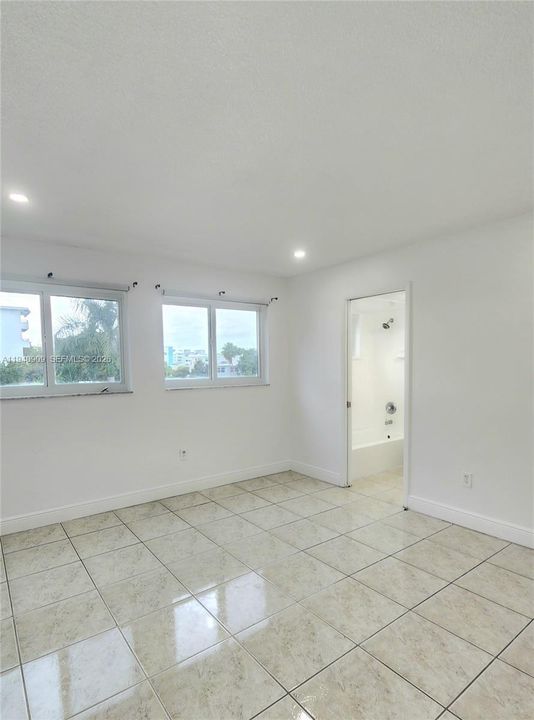 For Rent: $2,550 (2 beds, 2 baths, 929 Square Feet)