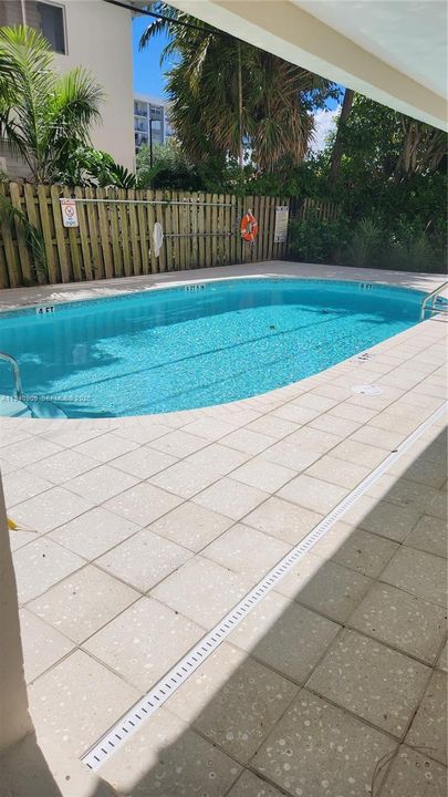 For Rent: $2,550 (2 beds, 2 baths, 929 Square Feet)