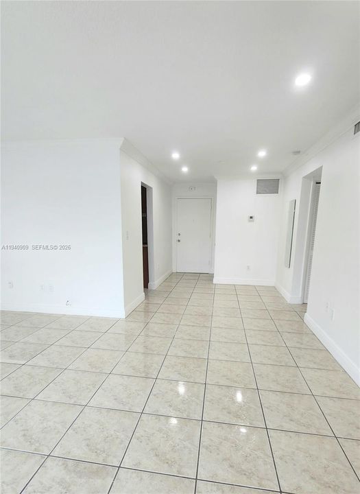 For Rent: $2,550 (2 beds, 2 baths, 929 Square Feet)