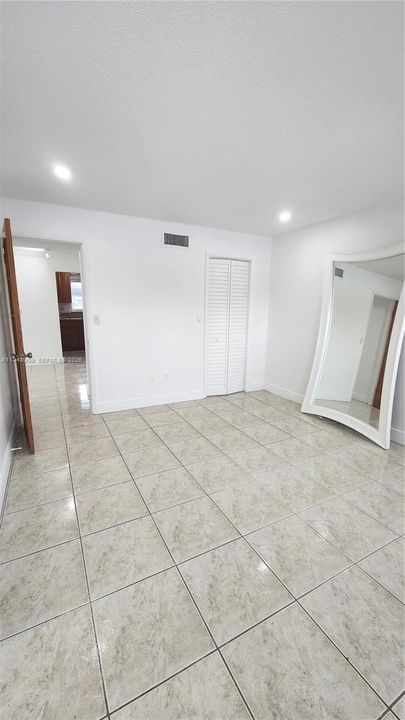 For Rent: $2,550 (2 beds, 2 baths, 929 Square Feet)