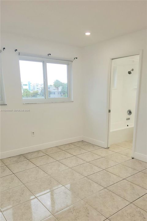 For Rent: $2,550 (2 beds, 2 baths, 929 Square Feet)