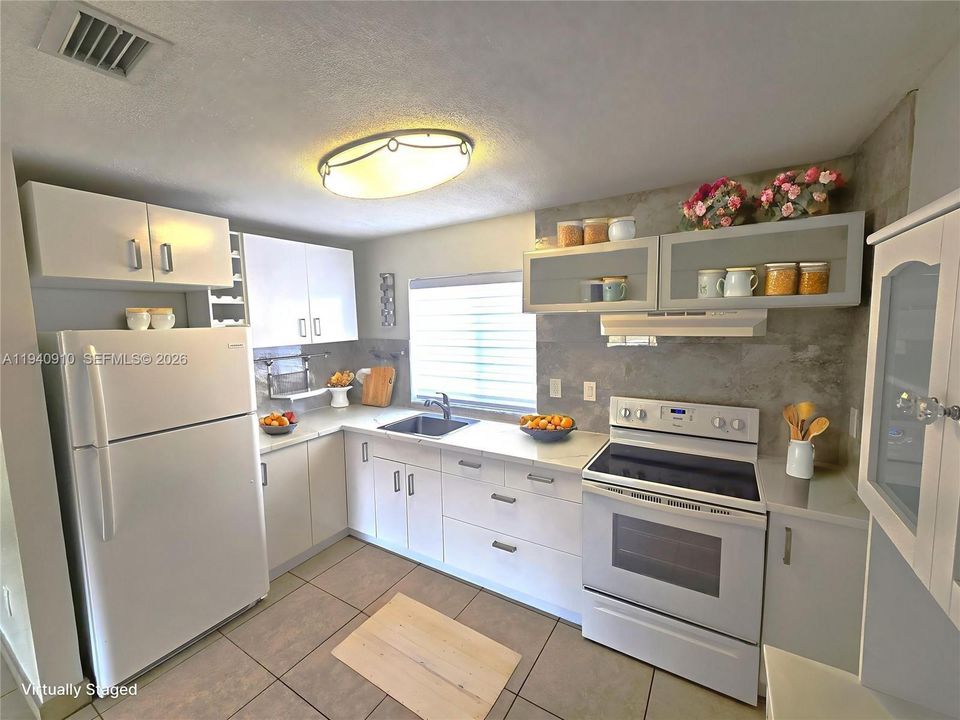 For Sale: $259,900 (2 beds, 2 baths, 847 Square Feet)