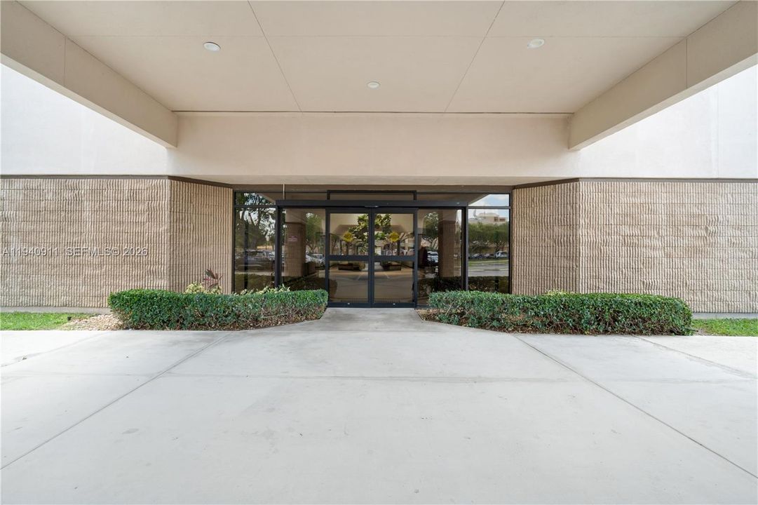 Под контрактом: $950,000 (0 спален, 0 ванн, 0 Квадратных фут)