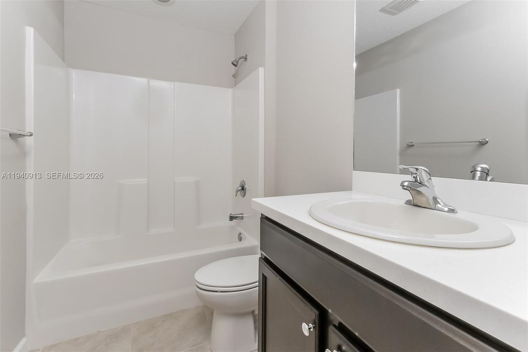 出租: $2,330 (3 贝兹, 2 浴室, 1590 平方英尺)