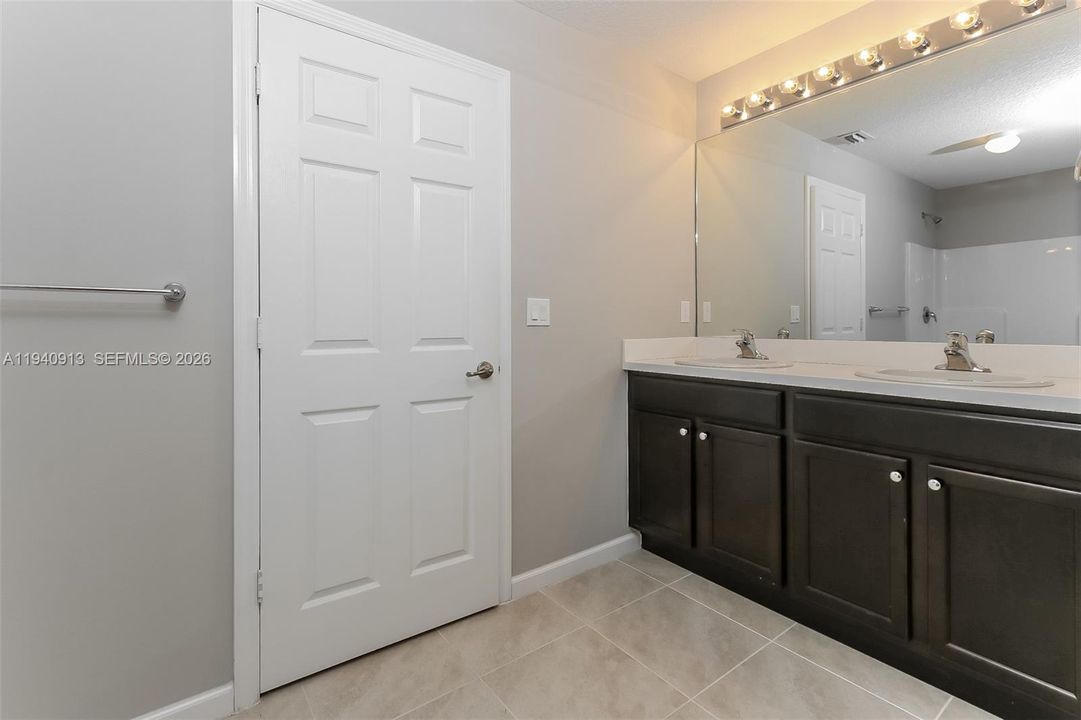 出租: $2,330 (3 贝兹, 2 浴室, 1590 平方英尺)