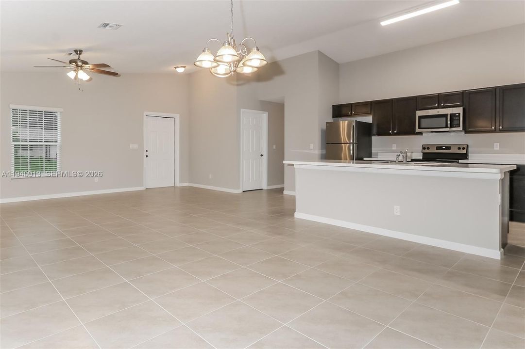 出租: $2,330 (3 贝兹, 2 浴室, 1590 平方英尺)