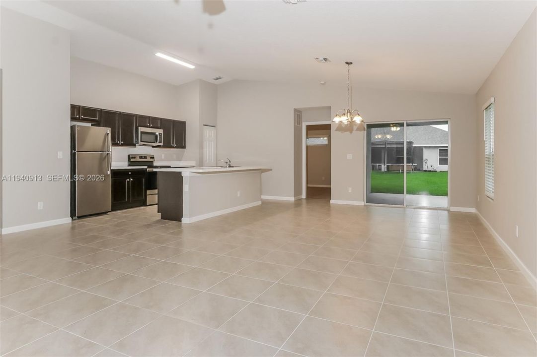 出租: $2,330 (3 贝兹, 2 浴室, 1590 平方英尺)