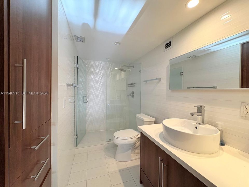 出租: $3,100 (1 贝兹, 1 浴室, 1064 平方英尺)