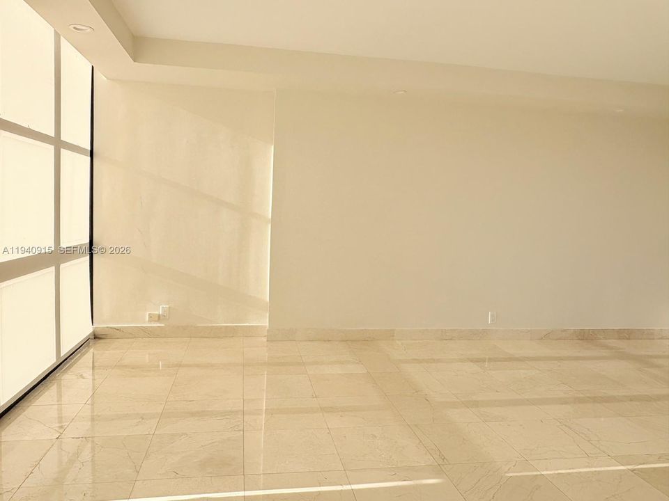 出租: $3,100 (1 贝兹, 1 浴室, 1064 平方英尺)