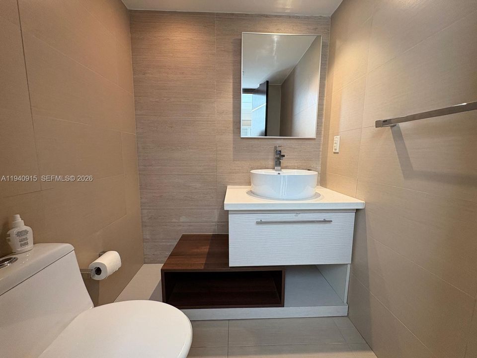 出租: $3,100 (1 贝兹, 1 浴室, 1064 平方英尺)