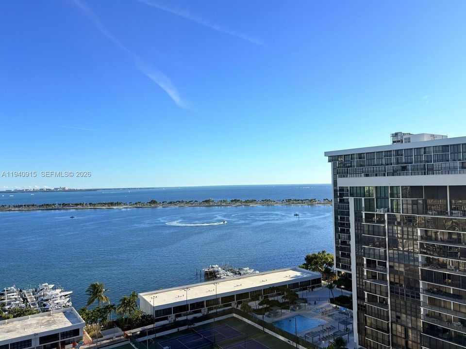 出租: $3,100 (1 贝兹, 1 浴室, 1064 平方英尺)