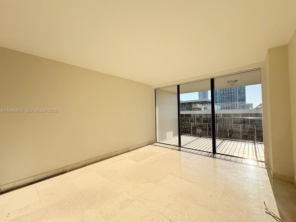 出租: $3,100 (1 贝兹, 1 浴室, 1064 平方英尺)