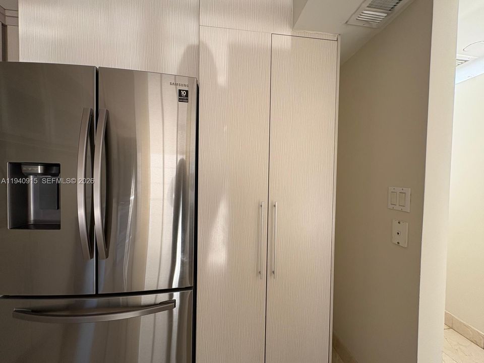 出租: $3,100 (1 贝兹, 1 浴室, 1064 平方英尺)