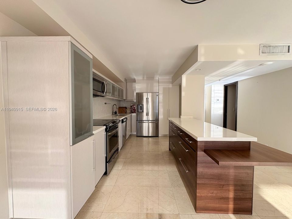 出租: $3,100 (1 贝兹, 1 浴室, 1064 平方英尺)