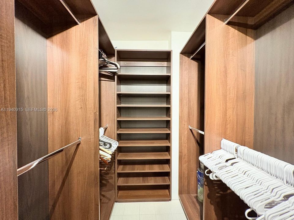 出租: $3,100 (1 贝兹, 1 浴室, 1064 平方英尺)