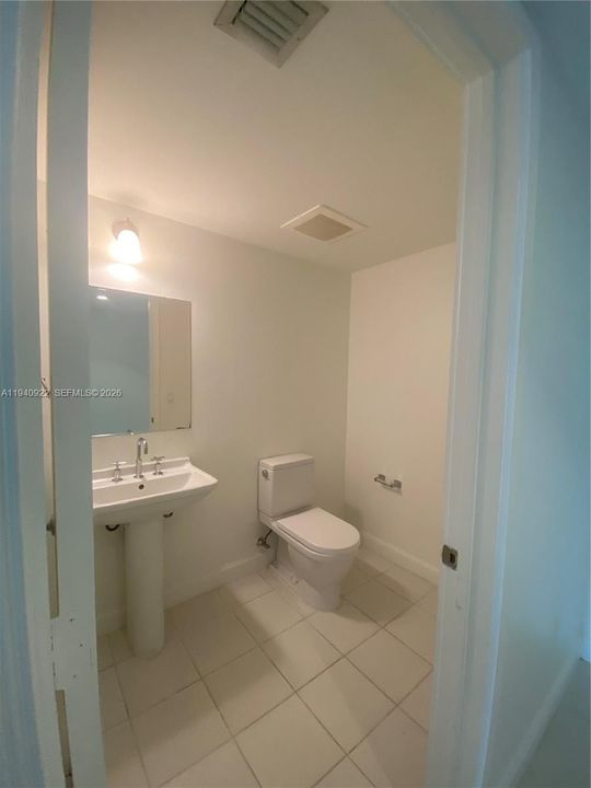 В аренду: $3,575 (2 спален, 2 ванн, 1350 Квадратных фут)