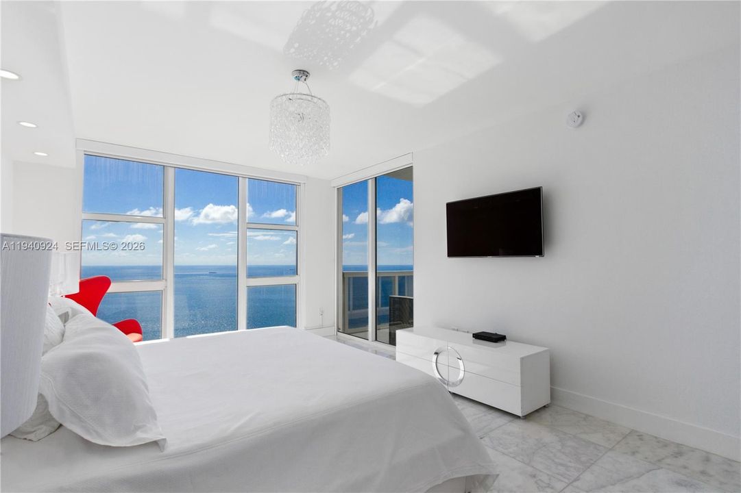 For Rent: $13,000 (3 beds, 4 baths, 2538 Square Feet)