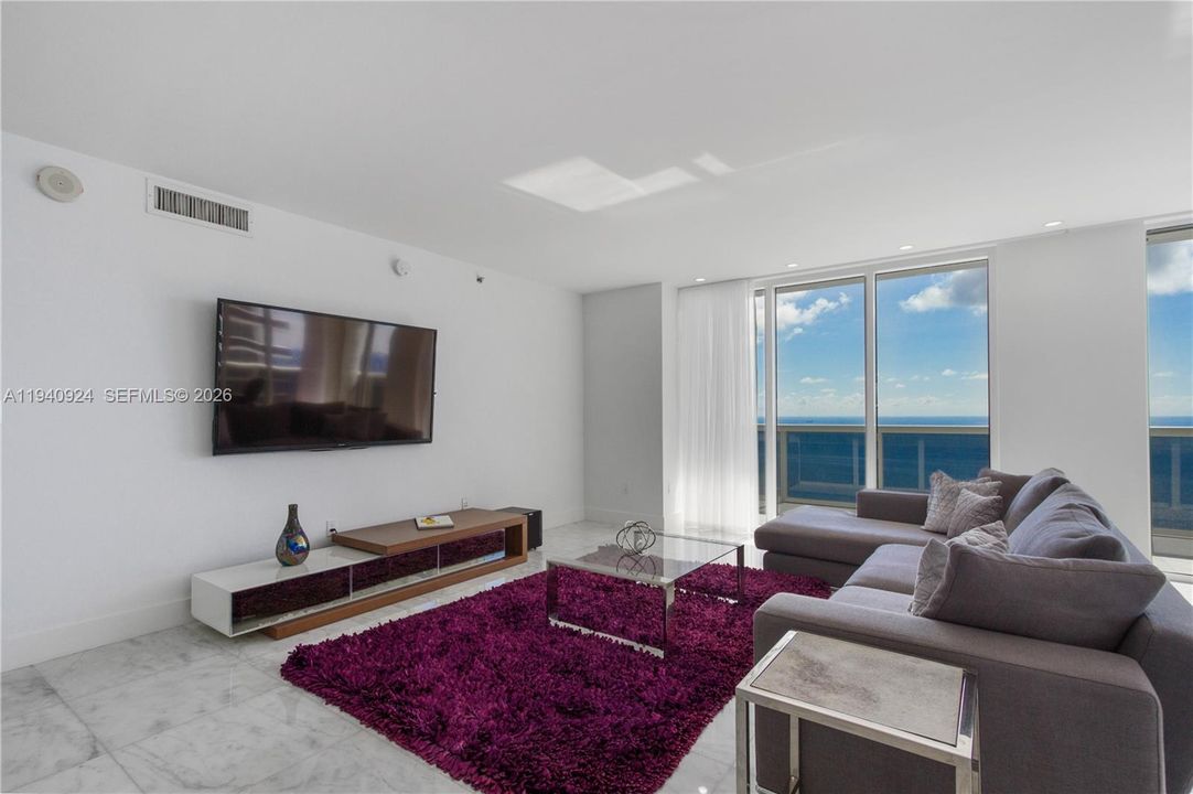 For Rent: $13,000 (3 beds, 4 baths, 2538 Square Feet)