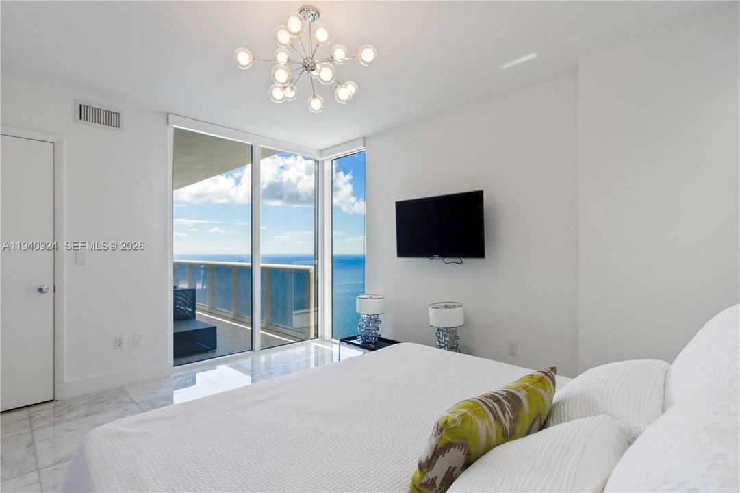 For Rent: $13,000 (3 beds, 4 baths, 2538 Square Feet)