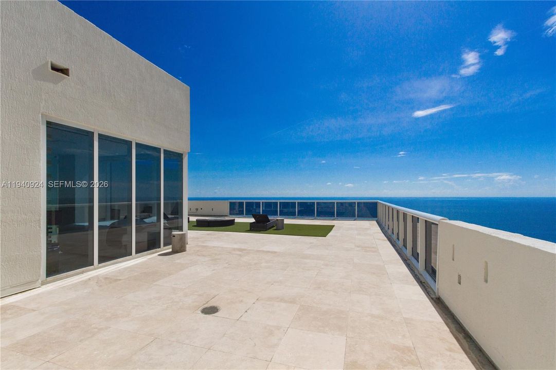 For Rent: $13,000 (3 beds, 4 baths, 2538 Square Feet)