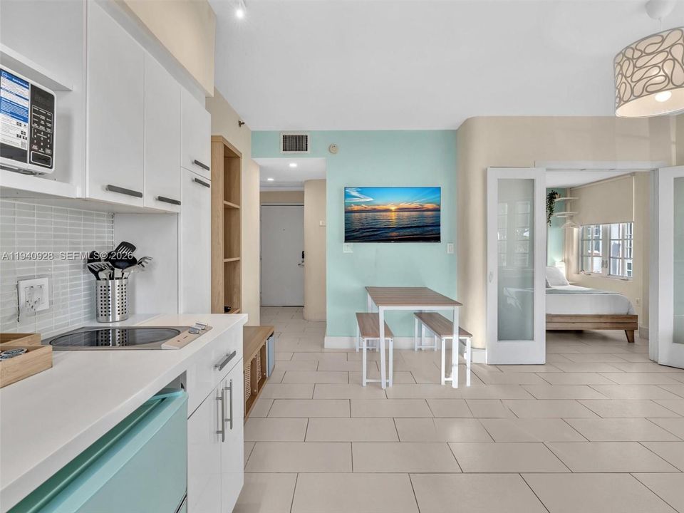 For Sale: $490,000 (1 beds, 1 baths, 510 Square Feet)