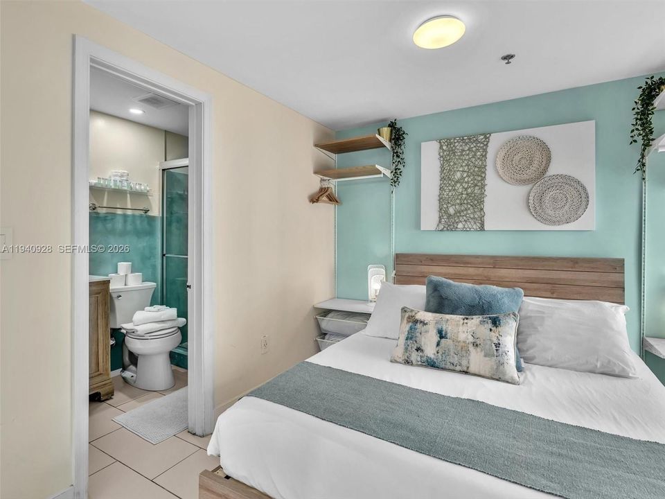 For Sale: $490,000 (1 beds, 1 baths, 510 Square Feet)