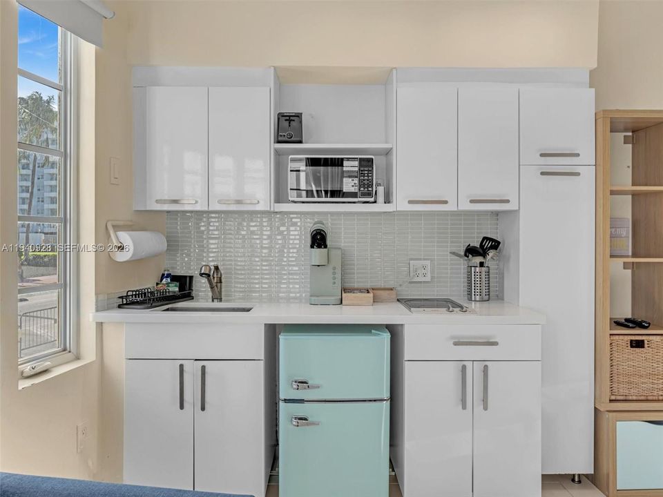 For Sale: $490,000 (1 beds, 1 baths, 510 Square Feet)