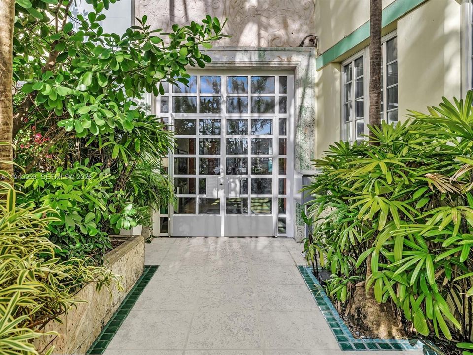 For Sale: $490,000 (1 beds, 1 baths, 510 Square Feet)