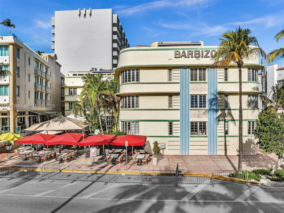 For Sale: $490,000 (1 beds, 1 baths, 510 Square Feet)