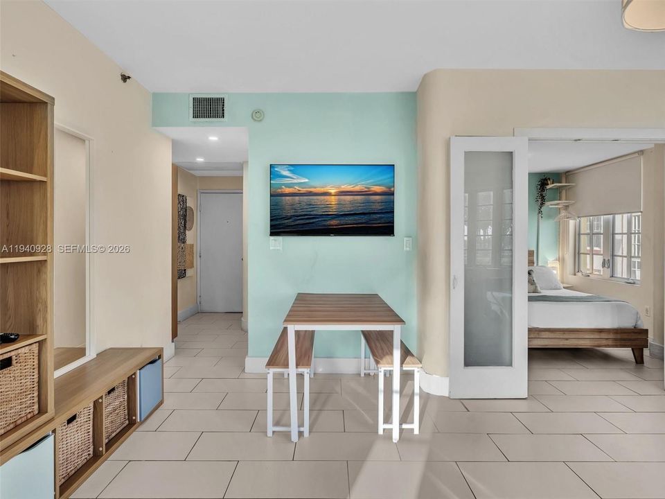 For Sale: $490,000 (1 beds, 1 baths, 510 Square Feet)