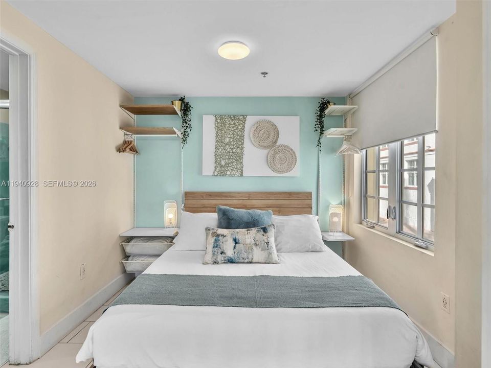 For Sale: $490,000 (1 beds, 1 baths, 510 Square Feet)