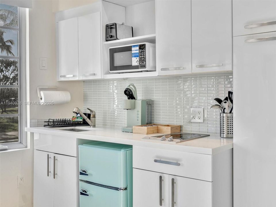 For Sale: $490,000 (1 beds, 1 baths, 510 Square Feet)