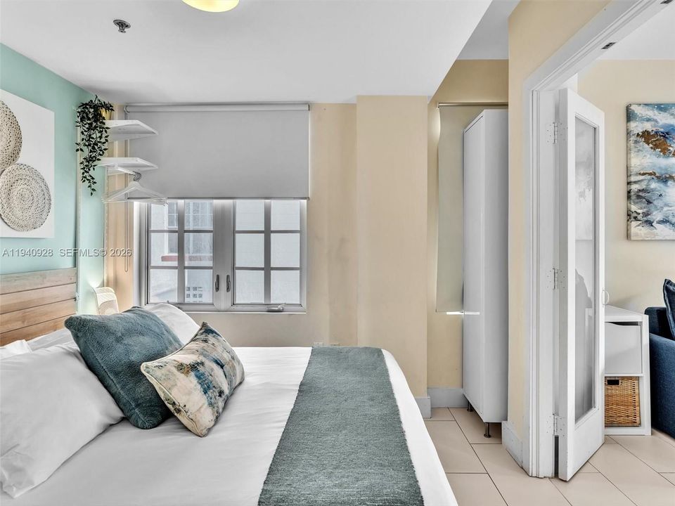 For Sale: $490,000 (1 beds, 1 baths, 510 Square Feet)