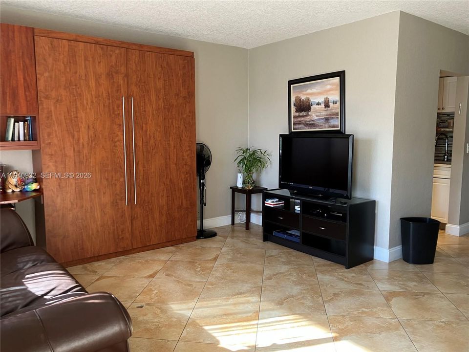 出租: $1,700 (1 贝兹, 1 浴室, 630 平方英尺)