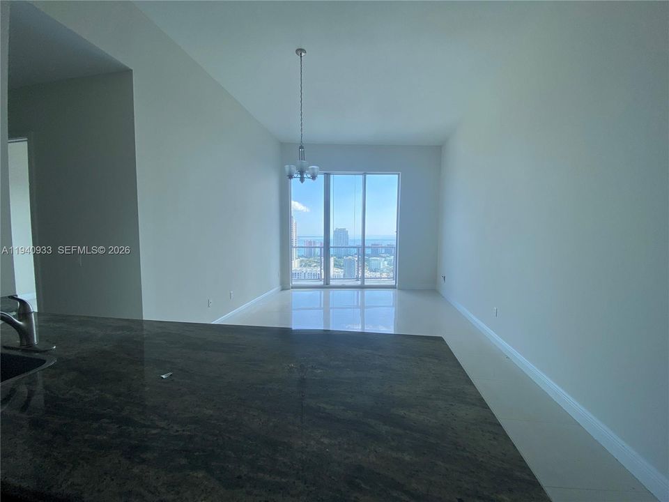 出租: $2,950 (1 贝兹, 1 浴室, 848 平方英尺)