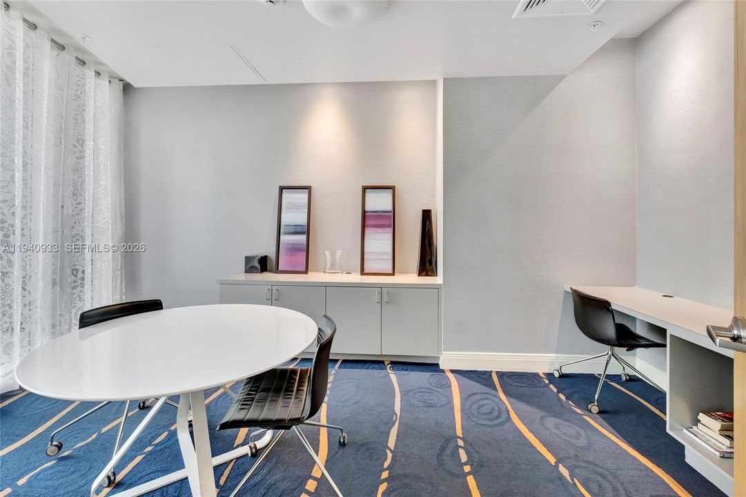 出租: $2,950 (1 贝兹, 1 浴室, 848 平方英尺)