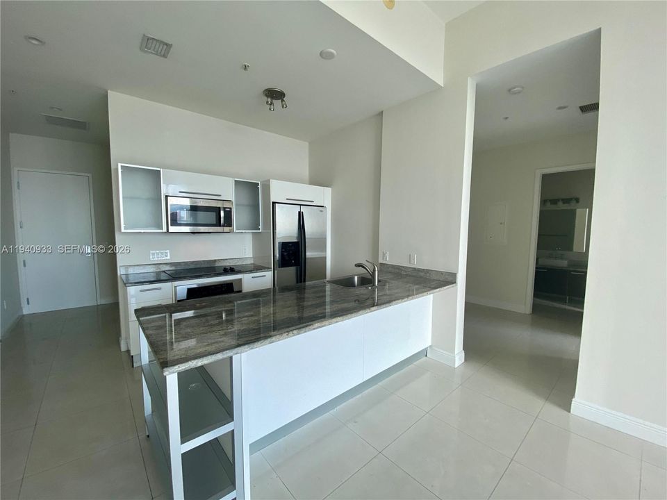 出租: $2,950 (1 贝兹, 1 浴室, 848 平方英尺)