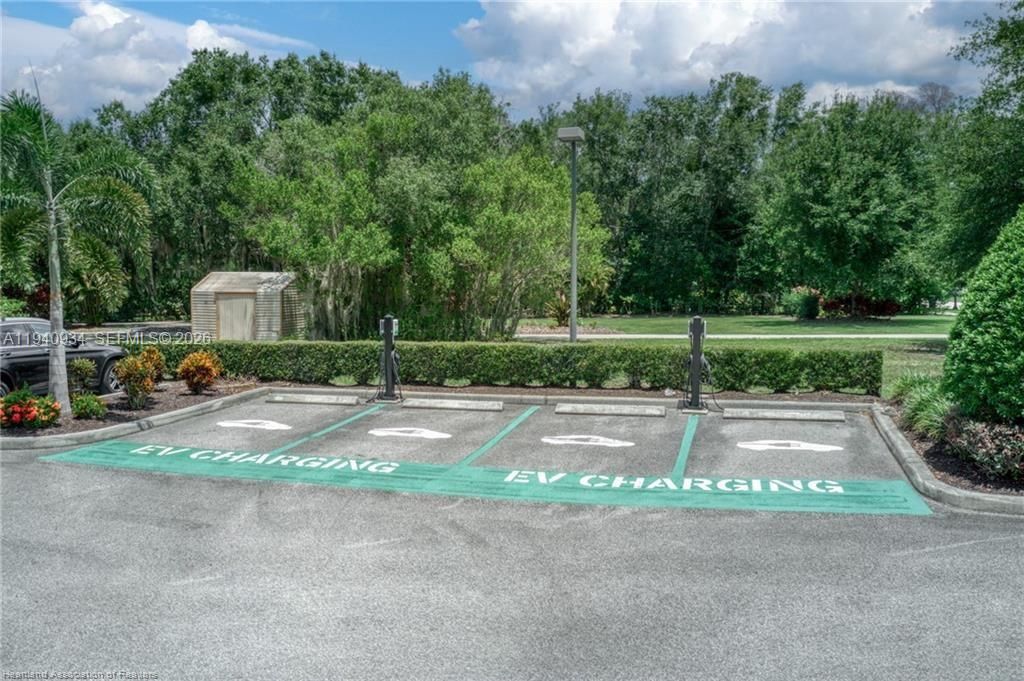 На продажу: $319,900 (3 спален, 2 ванн, 1323 Квадратных фут)