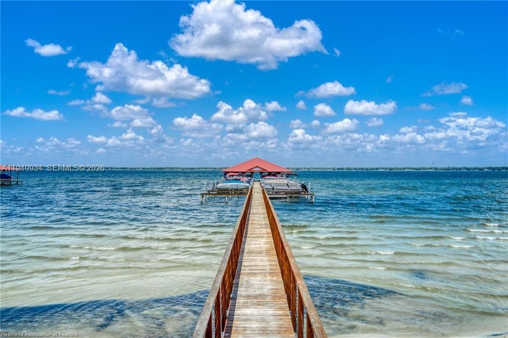 На продажу: $319,900 (3 спален, 2 ванн, 1323 Квадратных фут)