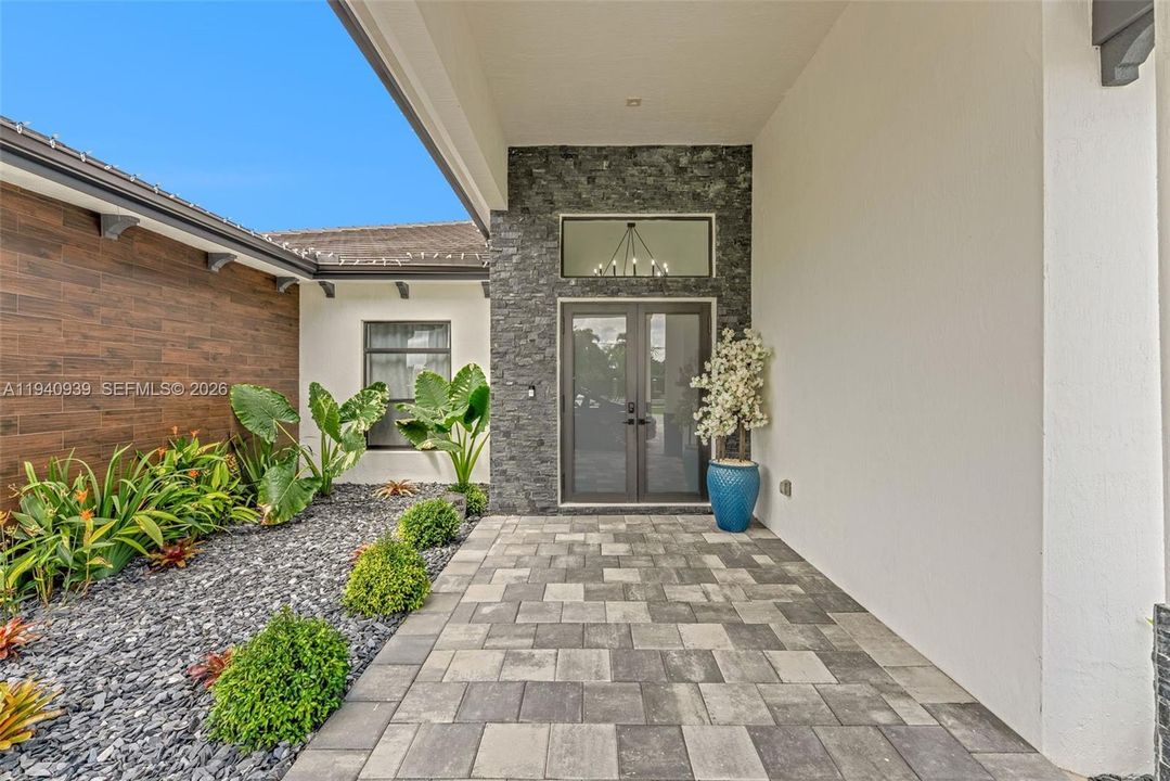 待售: $2,200,000 (5 贝兹, 3 浴室, 3104 平方英尺)