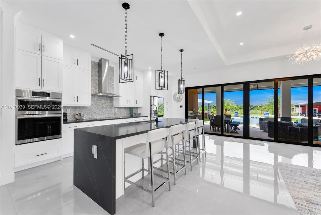 待售: $2,200,000 (5 贝兹, 3 浴室, 3104 平方英尺)