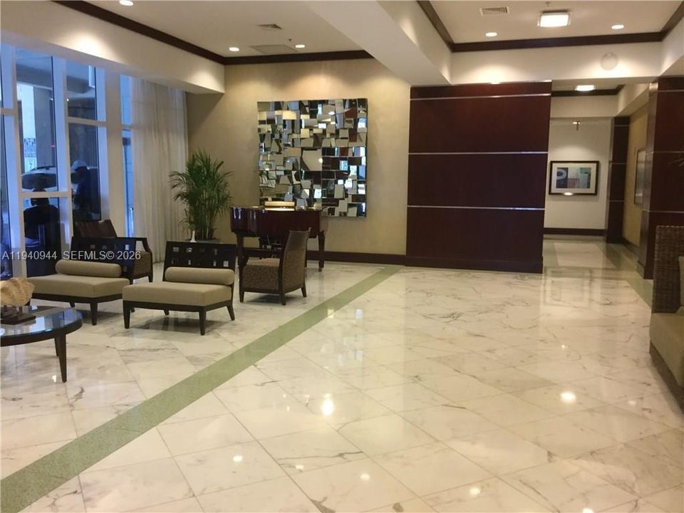 For Rent: $3,400 (1 beds, 1 baths, 1005 Square Feet)