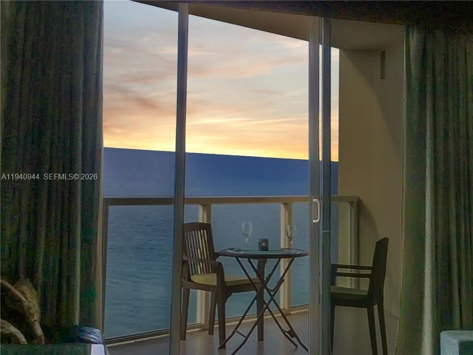 For Rent: $3,400 (1 beds, 1 baths, 1005 Square Feet)