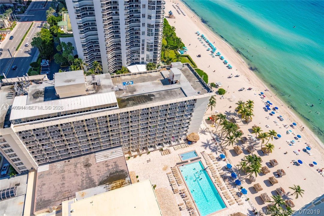 For Rent: $3,400 (1 beds, 1 baths, 1005 Square Feet)