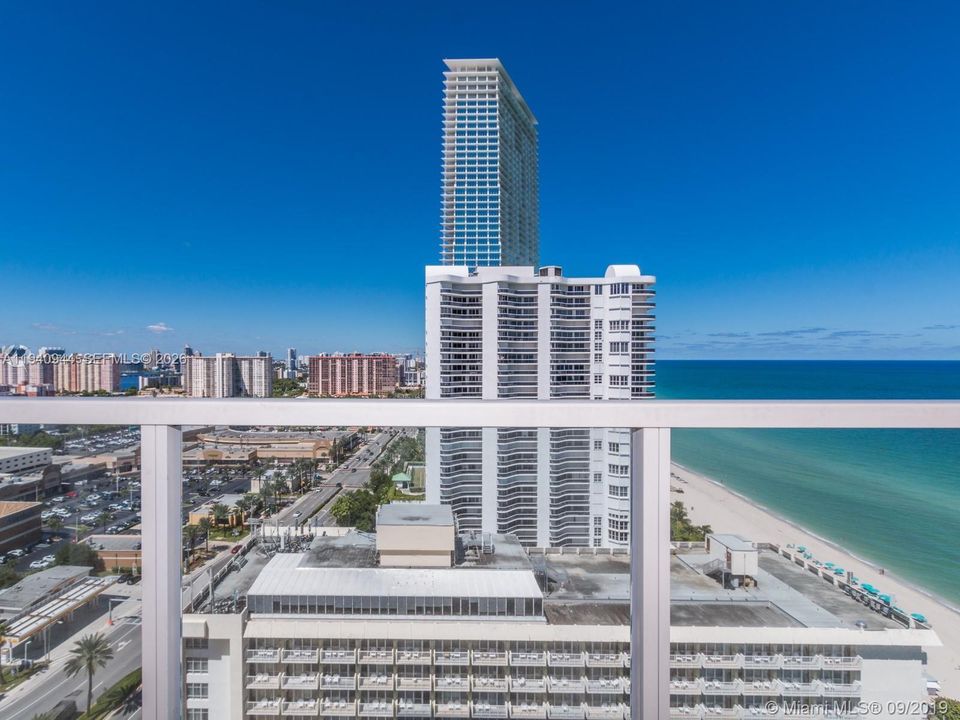 For Rent: $3,400 (1 beds, 1 baths, 1005 Square Feet)