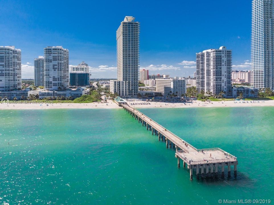 For Rent: $3,400 (1 beds, 1 baths, 1005 Square Feet)