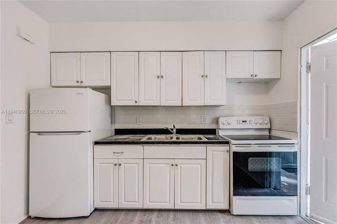 待售: $849,000 (0 贝兹, 0 浴室, 1540 平方英尺)