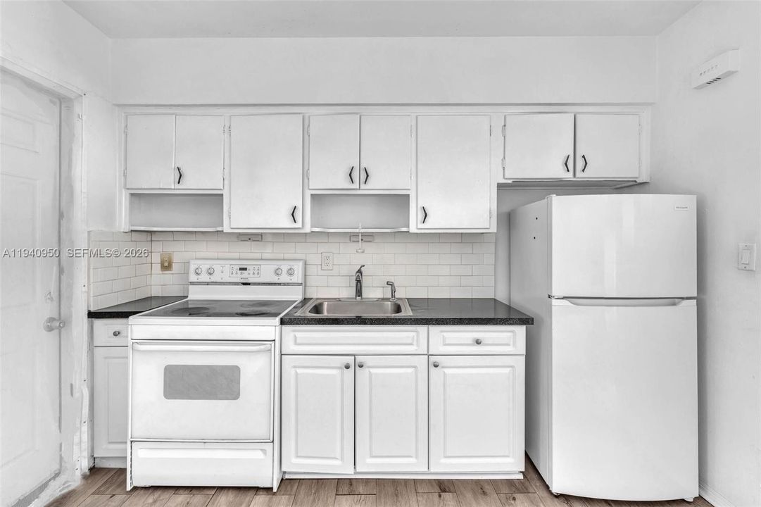 待售: $849,000 (0 贝兹, 0 浴室, 1540 平方英尺)